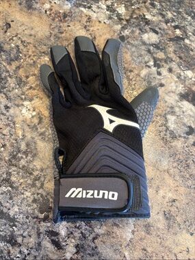 Mizuno Black and Gray Performance Ball Glove for left hand